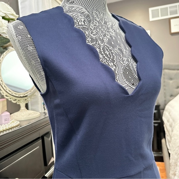 French Connection Lula Scallop V-Neck Dress | Size 6 | NWT - Picture 4 of 12